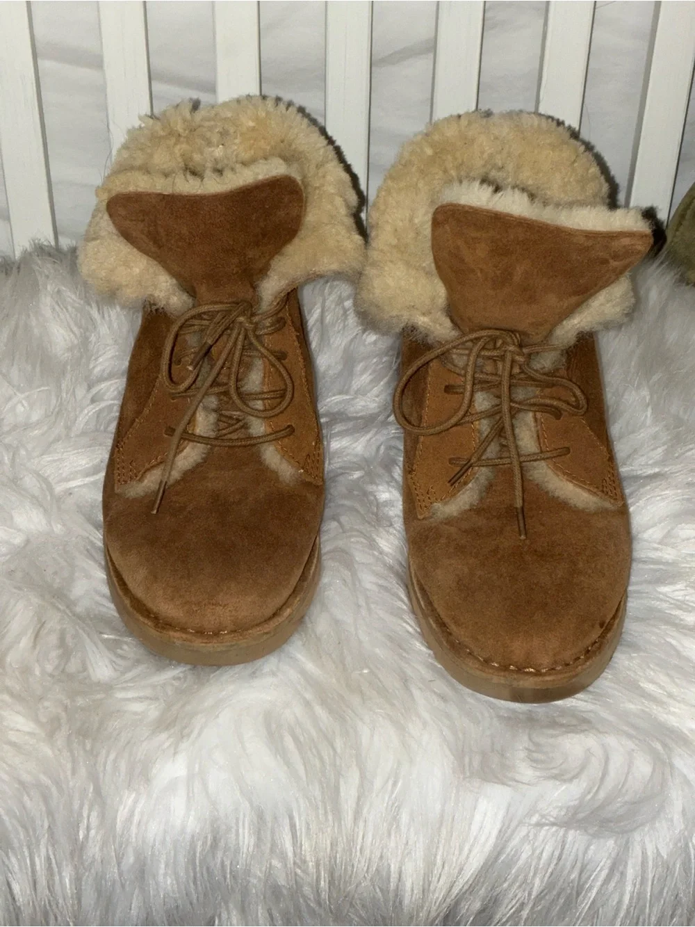 UGG Women’s Quincy Leather And Sheepskin Lace Up Boots Tan Size 6.5